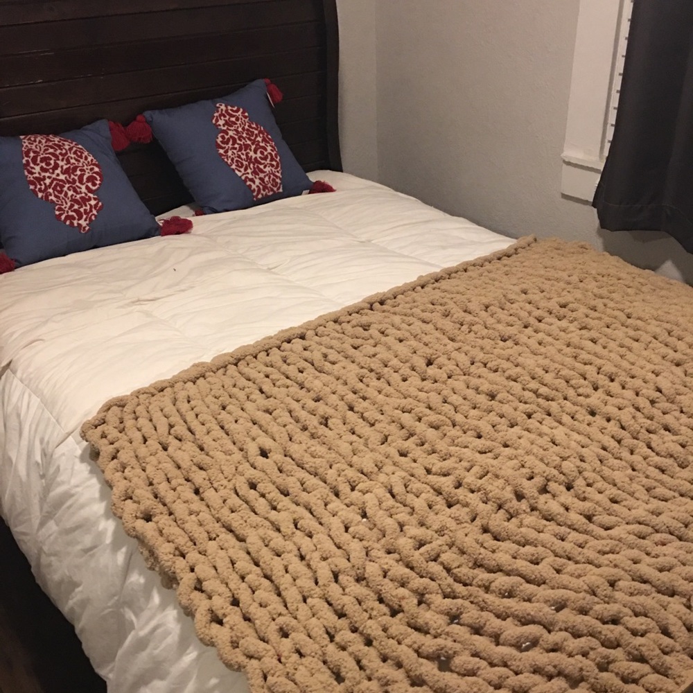 Handmade chunky beige blanket